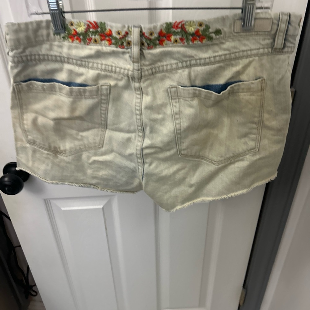 Blank NYC Light Wash Denim Jean Shorts with Multicolor Floral Embroidery - Picture 15 of 15